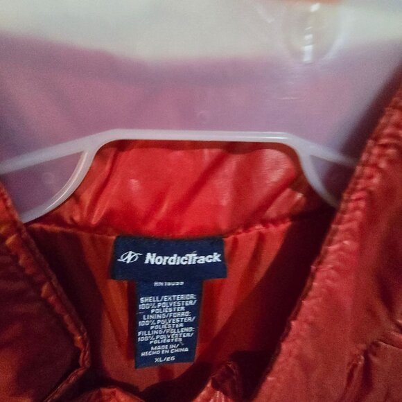 NordicTrack Red Puffer Vest XL Polyester Quilted Shell Lightweight Insulated Wom - Picture 4 of 12